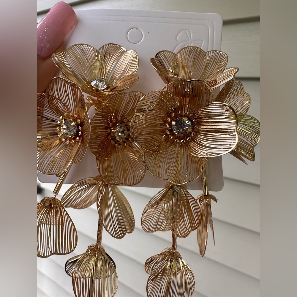 Zara Kate Middleton Gold cascading Floral Drop Earrings - Picture 5 of 8
